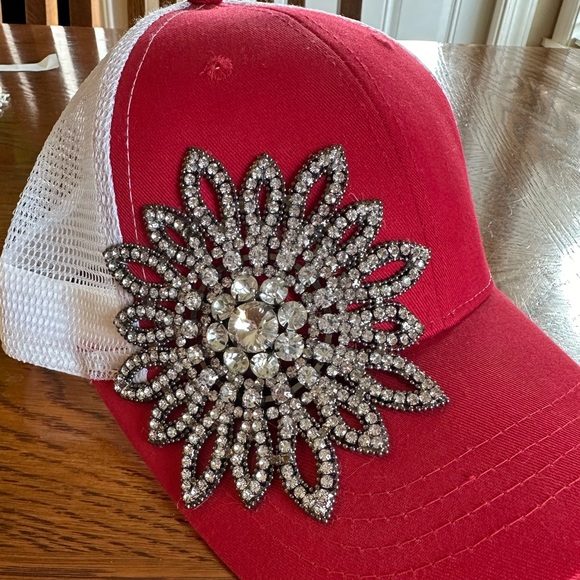 Black and red rhinestone/flower SnapBack trucker hat - Picture 2 of 7